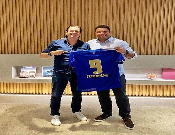 竞技宝电竞频道-老板罗纳尔多穿的第一件克鲁塞罗球衣 卖了1万欧